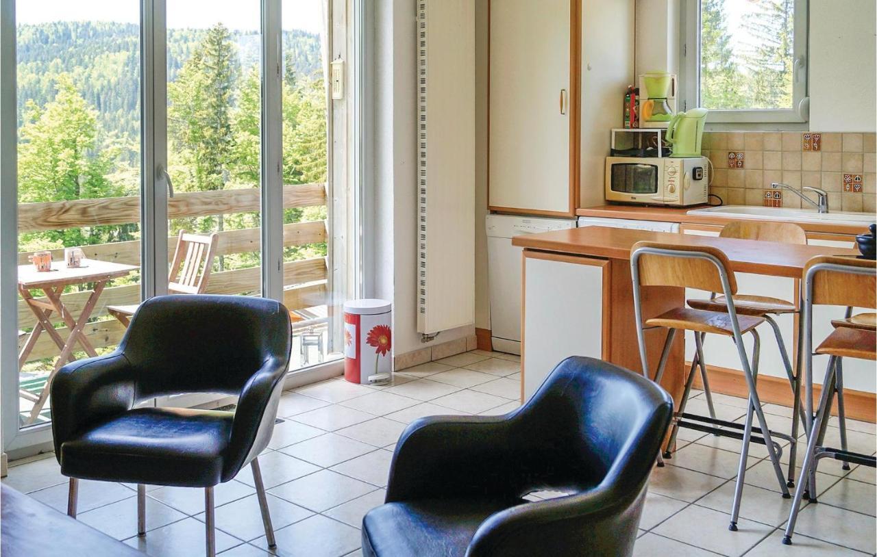 Cozy Apartment In Premanon With Kitchenette エクステリア 写真