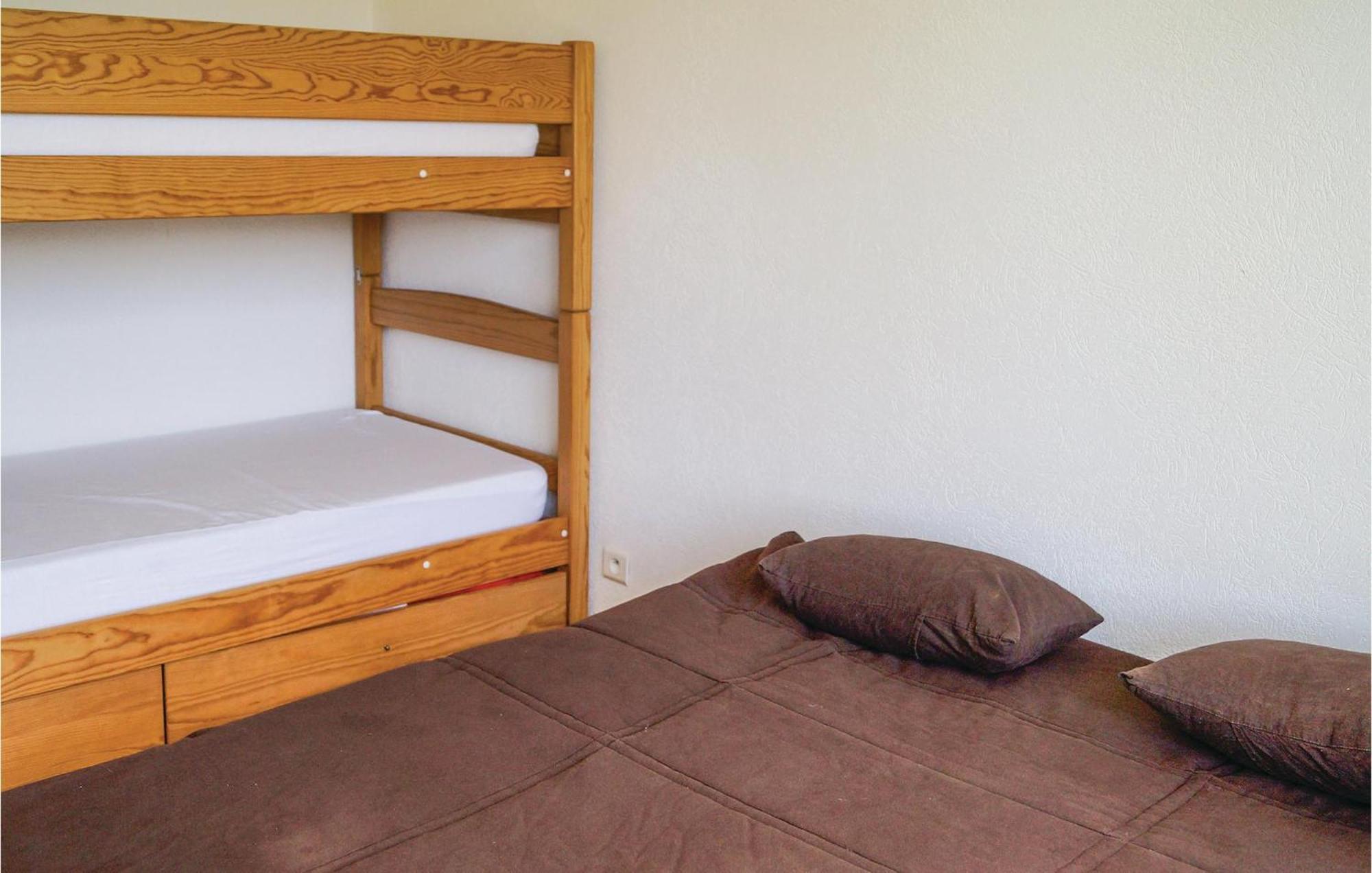 Cozy Apartment In Premanon With Kitchenette エクステリア 写真
