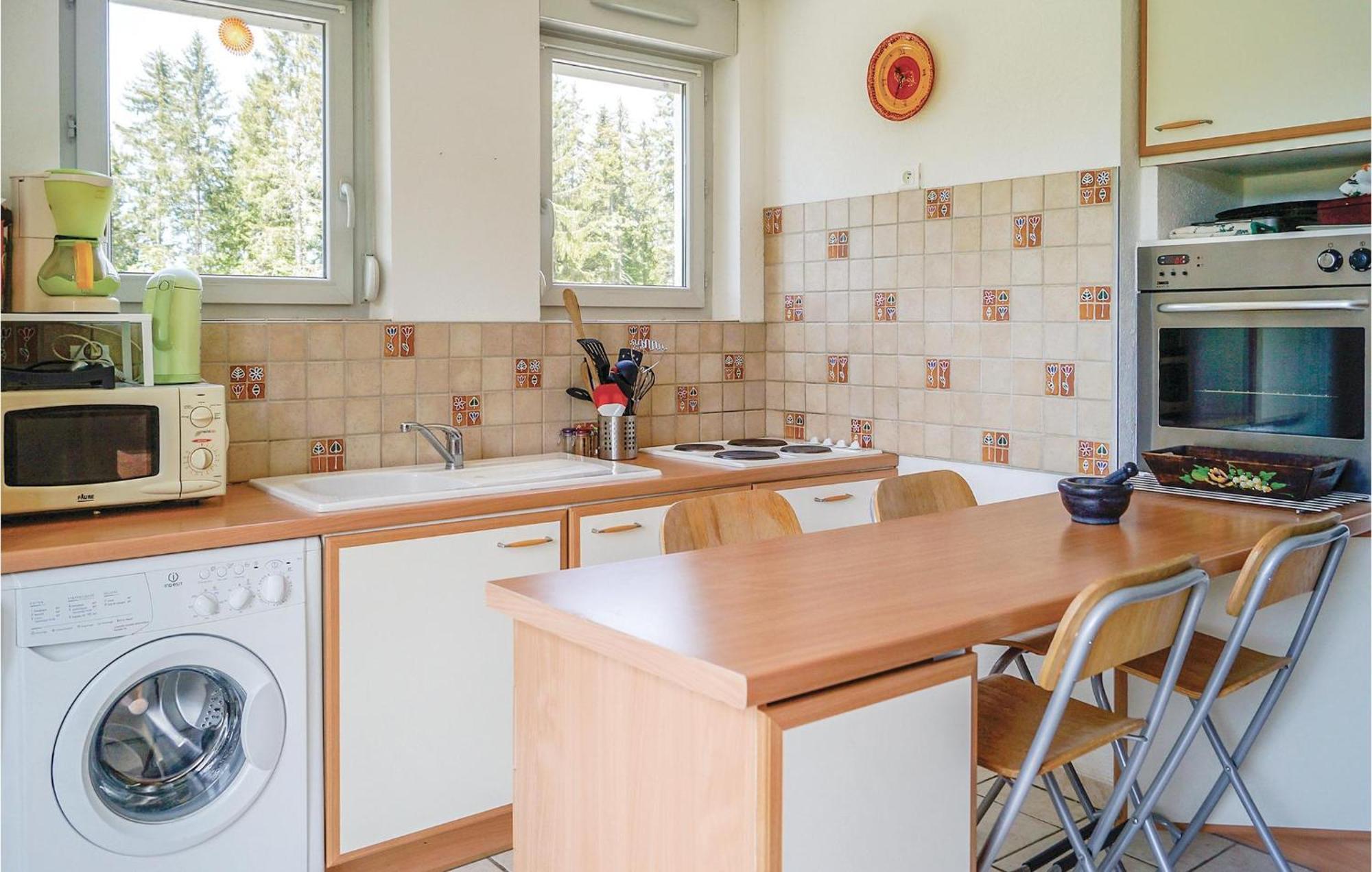 Cozy Apartment In Premanon With Kitchenette エクステリア 写真