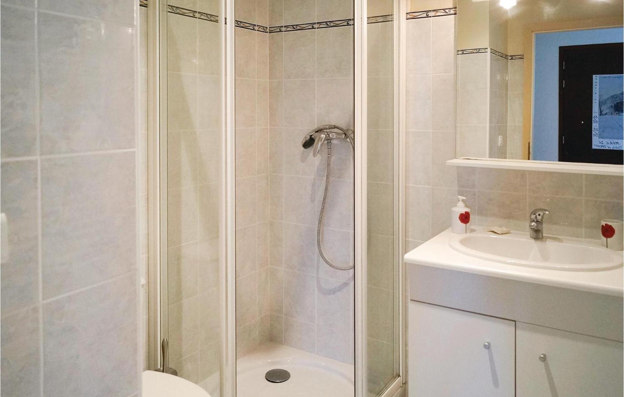 Cozy Apartment In Premanon With Kitchenette エクステリア 写真